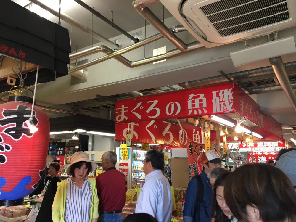 三崎フィッシャリーナ・ウォーフうらりの内の市場