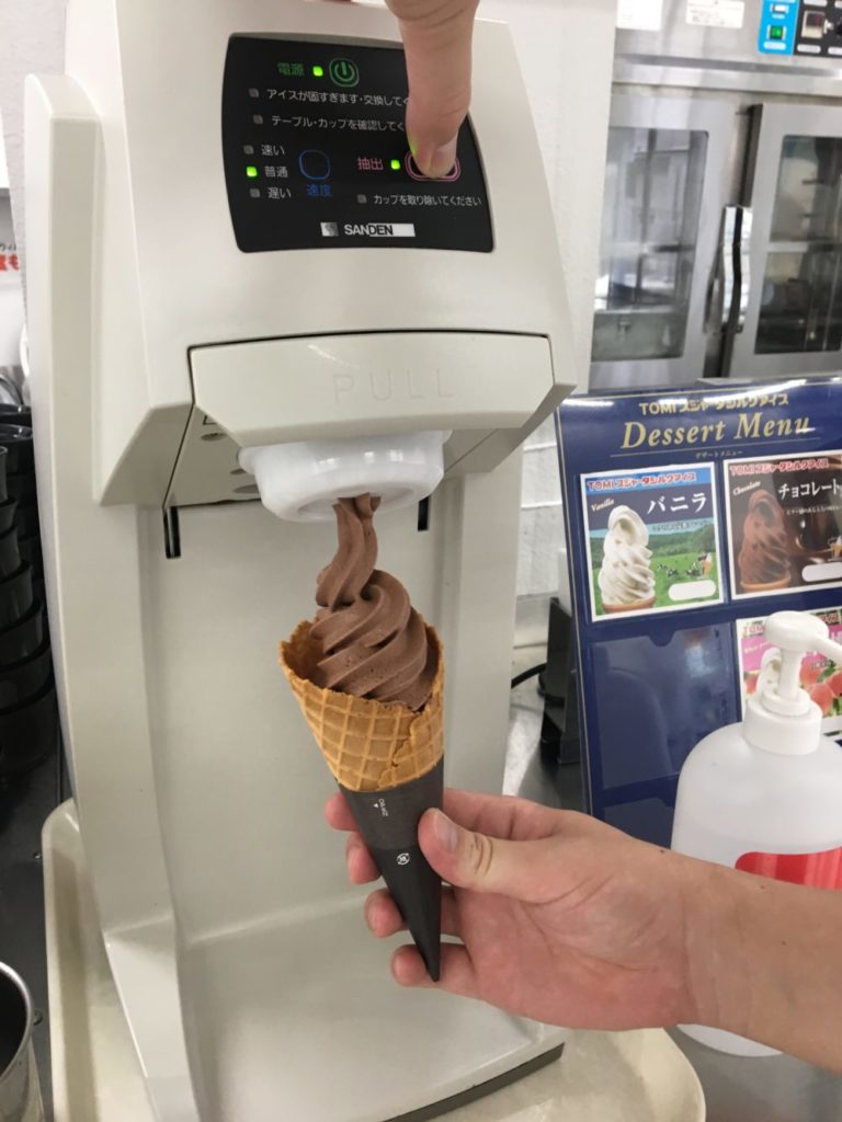 ソフトクリームを作る専用の機械