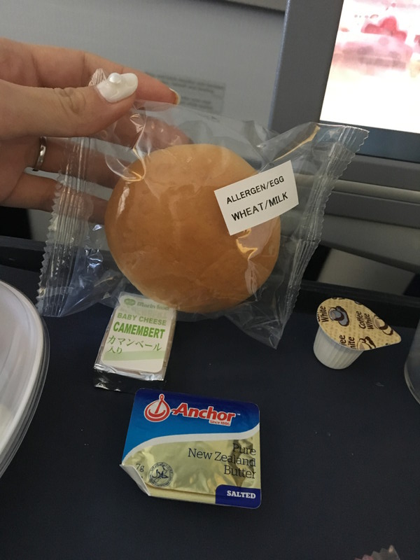 機内サービスのパン