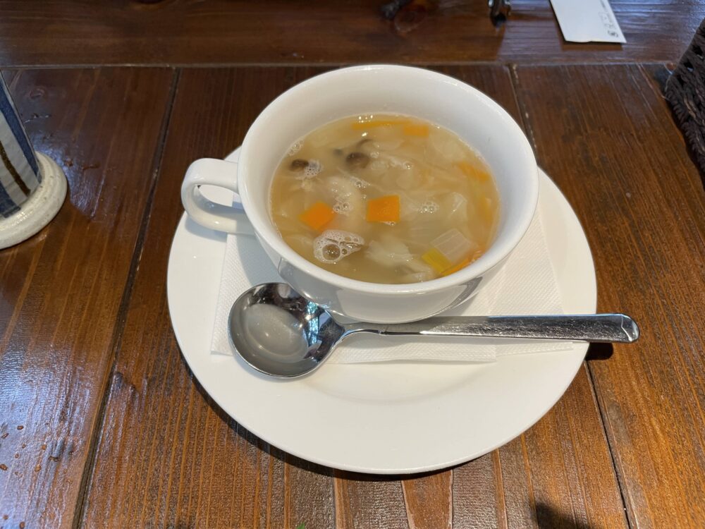 椰子並木の真鯛のムニエルコースのスープ